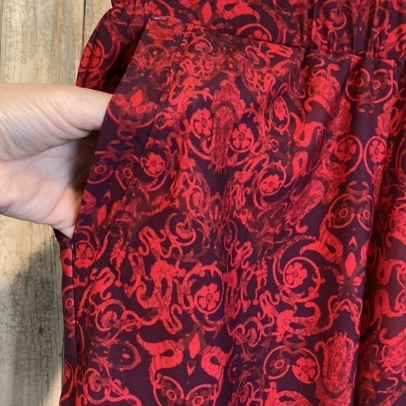 Disney Alice Through The Looking Glass By G | Womens Red Pants | Size 4 - Picture 5 of 9